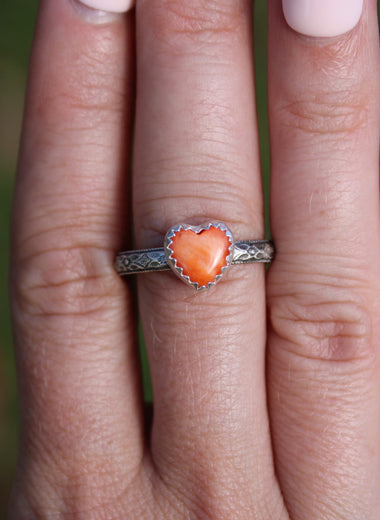 Spiny Oyster Dainty Heart Ring Size 8